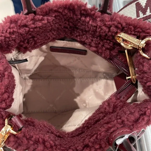 Michael Kors Mirella Extra-Small Sherpa XS SHOPPER XBODY
SHEARLING Crossbody TZ - Picture 8 of 16